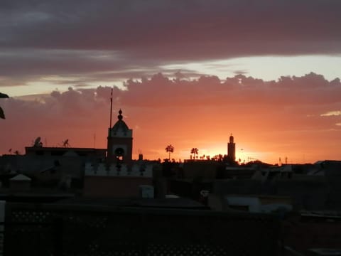 Restaurant/places to eat, Neighbourhood, Garden, Balcony/Terrace, City view, Landmark view, Sunset