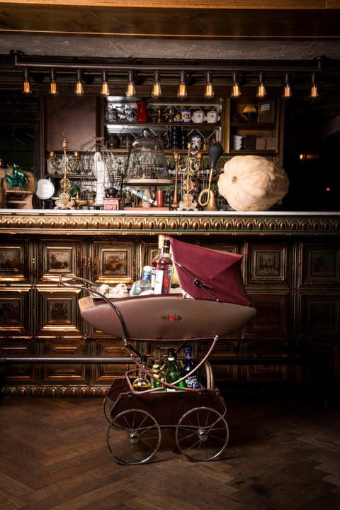 Lounge or bar