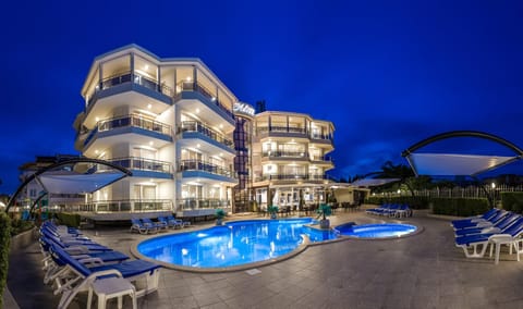 Property building, Restaurant/places to eat, Night, Summer, Pool view, Swimming pool, Swimming pool, Family