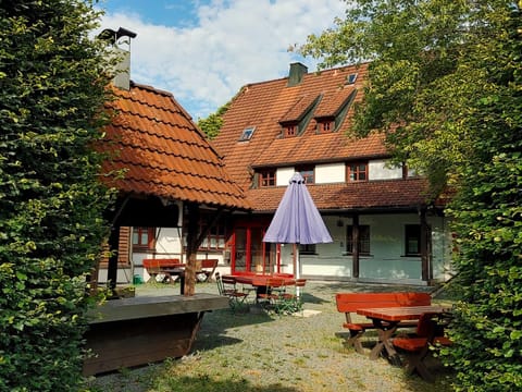 Property building, Patio, Restaurant/places to eat, Garden