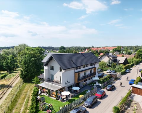 Property building, Day, Neighbourhood, Natural landscape, Bird's eye view, City view, Street view, Location, Parking