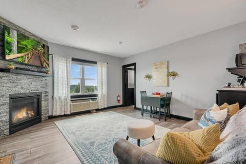 TV and multimedia, Living room, Seating area, flat iron