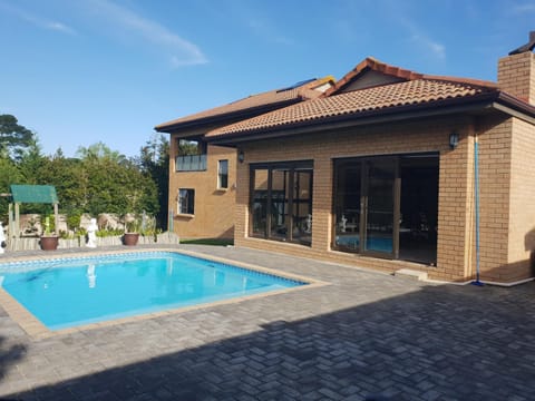 Property building, BBQ facilities, On site, Garden view, Pool view