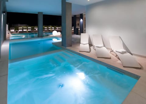 Hot Tub, Swimming pool