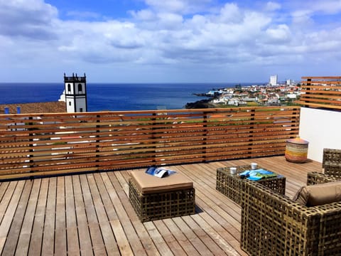 Balcony/Terrace, City view, Mountain view, Sea view, Area and facilities