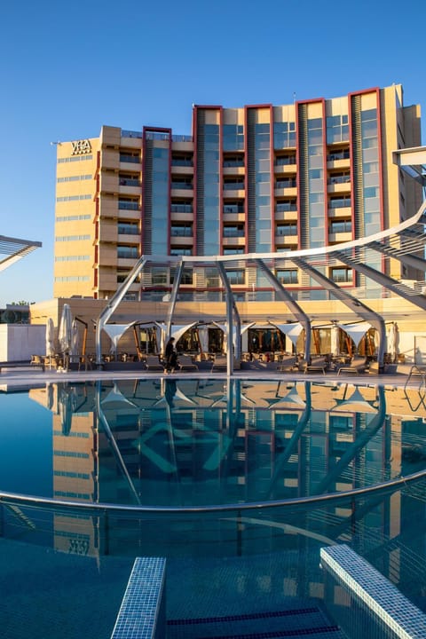 Property building, Summer, On site, Swimming pool, Swimming pool, Sunrise