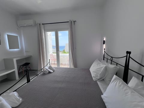 Bed, Photo of the whole room, Bedroom, Sea view, air conditioner