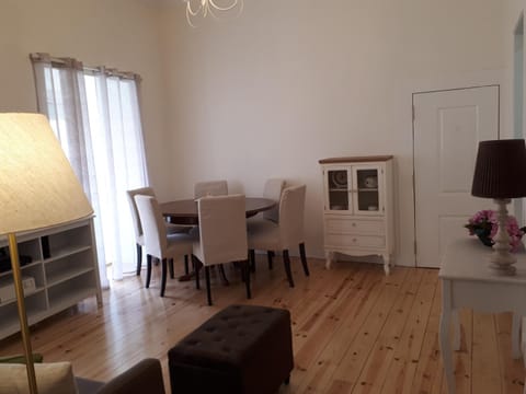Seating area, Dining area