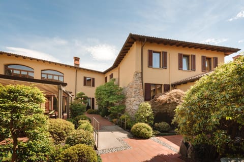 Property building, Facade/entrance, Garden view