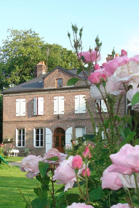 AU CHARME DES POMMIERS Bed and Breakfast in Normandy