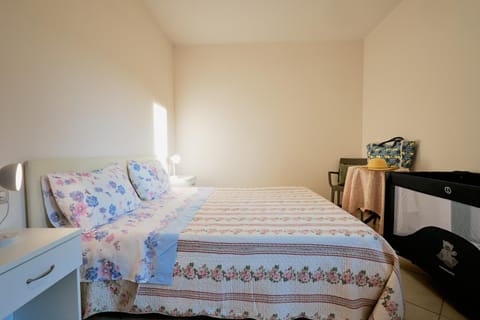 Bed, Photo of the whole room, Bedroom, cot