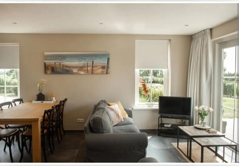 Mooi, vrij gelegen vakantiehuis dichtbij zee en strand! House in Zeeland, Netherlands