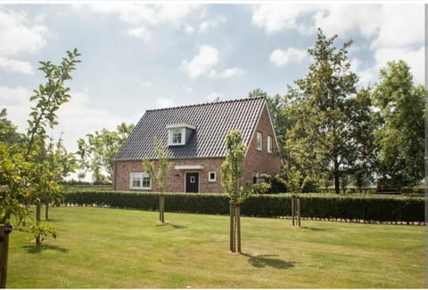 Mooi, vrij gelegen vakantiehuis dichtbij zee en strand! House in Zeeland, Netherlands