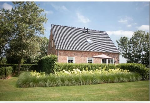Mooi, vrij gelegen vakantiehuis dichtbij zee en strand! House in Zeeland, Netherlands