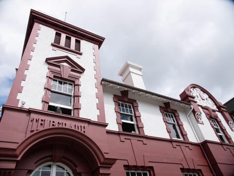 Property building, Facade/entrance, Decorative detail, Street view