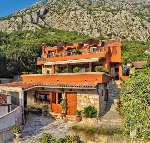 Property building, Patio, Balcony/Terrace