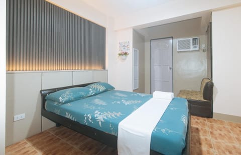 Bed, Photo of the whole room, air conditioner