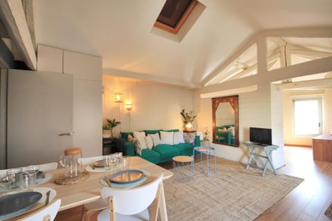 Living room, Dining area