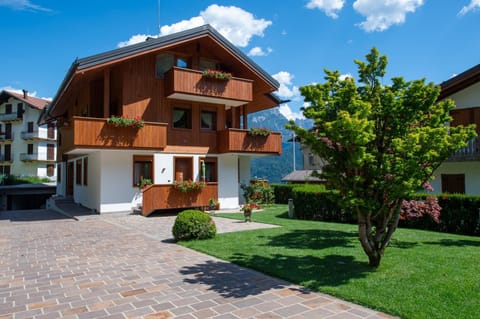 Property building, Day, Garden, Garden view