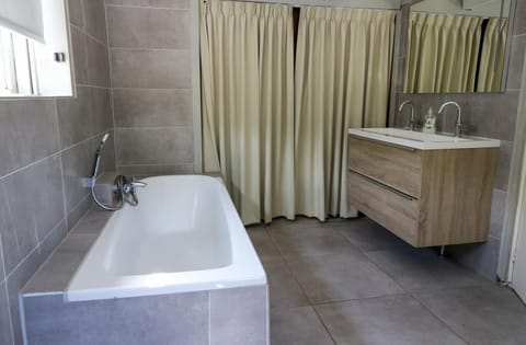 Hof Zuidvliet Country House in Wolphaartsdijk