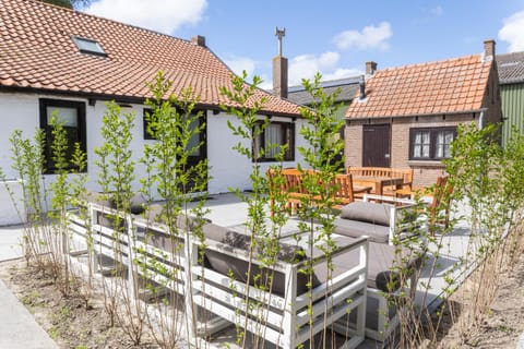 Hof Zuidvliet Country House in Wolphaartsdijk