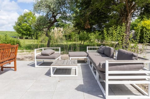 Hof Zuidvliet Country House in Wolphaartsdijk