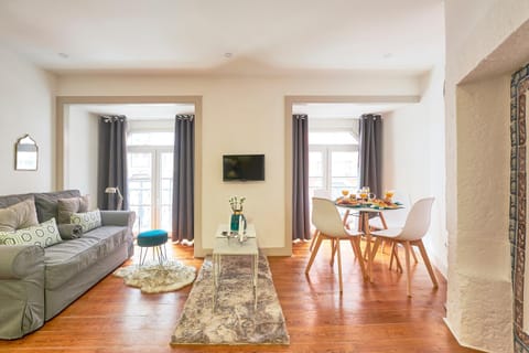 Communal lounge/ TV room, Living room, City view, Landmark view, Street view