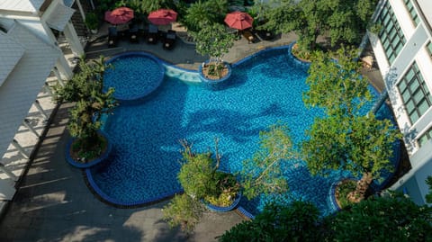 Swimming pool