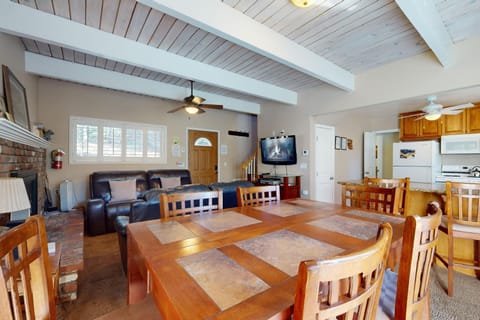 Dancing Bear Chalet House in Lake Arrowhead