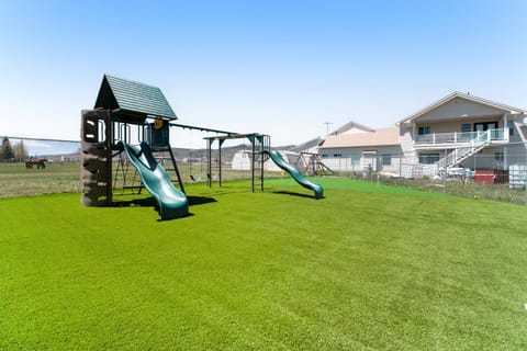 Sunset Vista House in Garden City