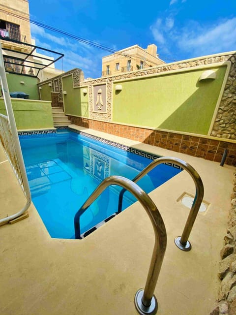 Swimming pool, Swimming pool