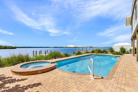 Kokopelli Villa - Matlacha waterfront close to Cap Coral - private home locally managed, fair & honest pricing Villa in Matlacha