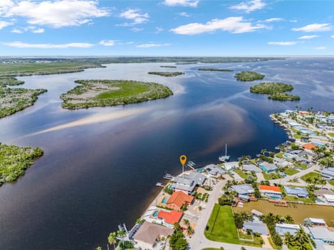 Kokopelli Villa - Matlacha waterfront close to Cap Coral - private home locally managed, fair & honest pricing Villa in Matlacha