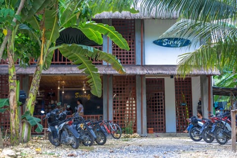 Property building, Patio, Facade/entrance