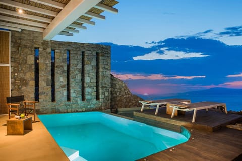 Pool view, Swimming pool, sunbed