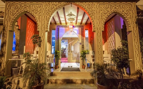 Facade/entrance