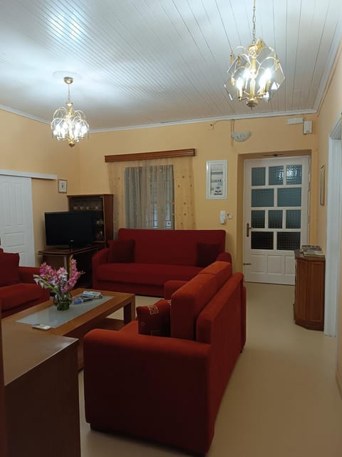 Rodomelo House with Terrace - 4 Bedrooms Apartment in Leonidio