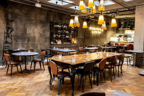 Restaurant/places to eat, Food and drinks