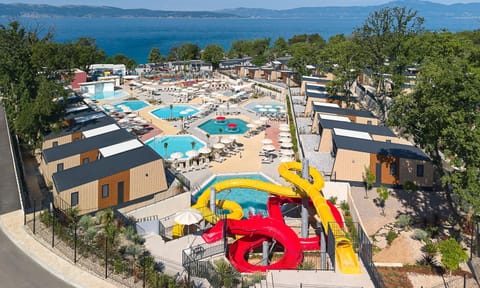 Property building, Sea view, Swimming pool