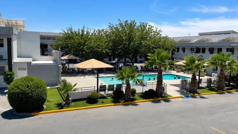Property building, Swimming pool
