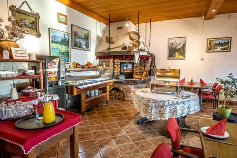 Restaurant/places to eat, Restaurant/places to eat