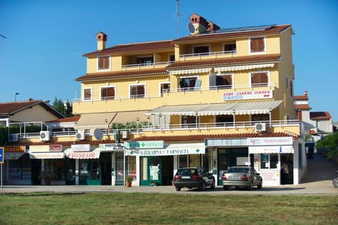 Facade/entrance, Bird's eye view