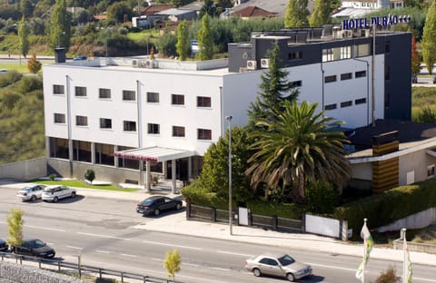 Facade/entrance, Area and facilities