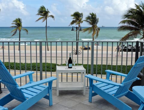 View (from property/room), Balcony/Terrace, Beach
