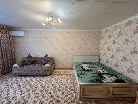 Bed, Living room, Photo of the whole room