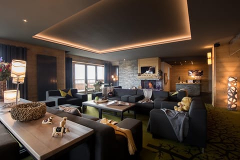 Winter, Summer, Lobby or reception