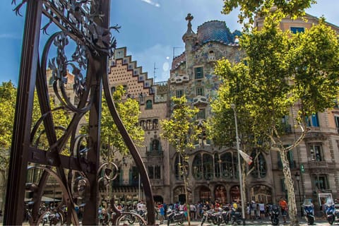 Nearby landmark, Neighbourhood