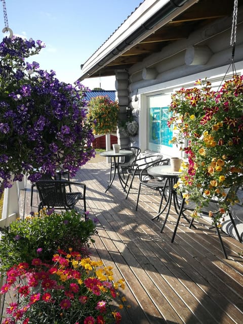 Patio, Facade/entrance, Balcony/Terrace
