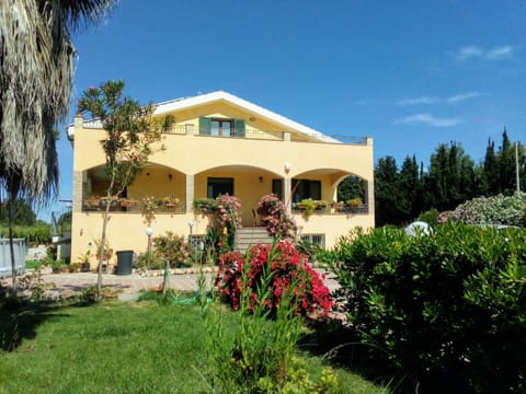 Property building, Day, Garden, Garden view