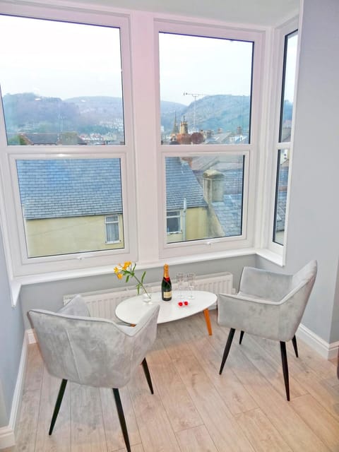 Living room, Mountain view